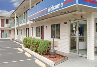 Americas Best Value Inn - Goldsboro has Smoking rooms