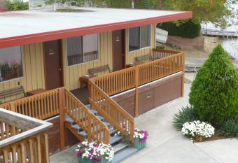 Sun Beach Motel has Balcony rooms