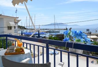 Hotel Avra has Balcony rooms