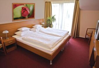 Promedicum Panzio allows 18 year olds to book a room