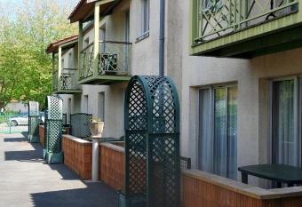 Appart h  tel Le Tulipier has Balcony rooms