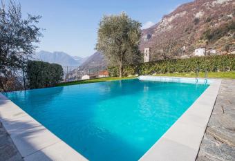 OSSUCCIO GRANDE A, B AND C has Balcony rooms