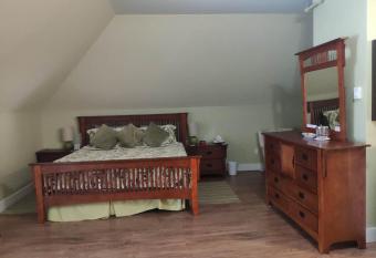 Colonial Charm Inn Bed & Breakfast has Balcony rooms