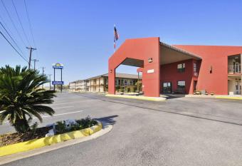 Days Inn By Wyndham San Antonio Near Lackland Afb has Smoking rooms