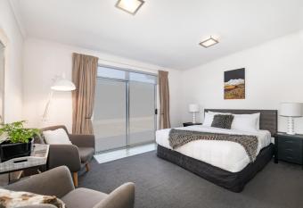 Two Tree Lodge has Balcony rooms