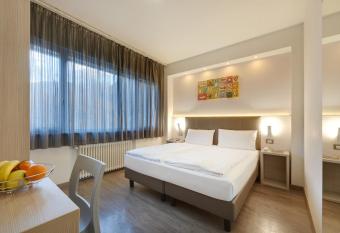 Hotel Ariston allows 18 year olds to book a room