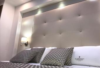 Il Castello has rooms with a private hot tub