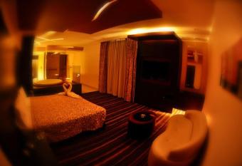 Motel Via has rooms with a private hot tub