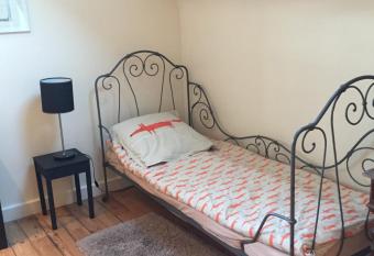 Villa Tourelle has rooms with a private hot tub