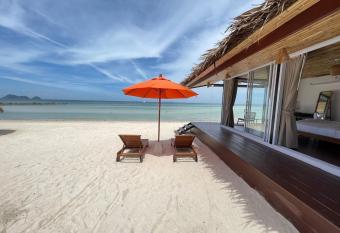 Nice Sea Resort has Balcony rooms