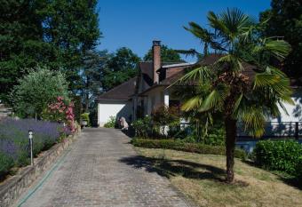 La Demeure des Tilleuls has Balcony rooms