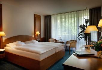 Hotel Fontana allows 18 year olds to book a room