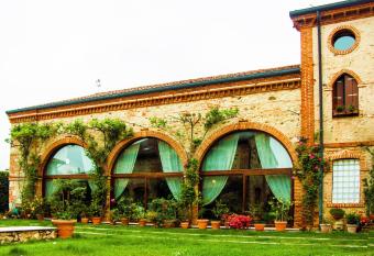 Locanda La Corte Dei Galli allows 18 year olds to book a room