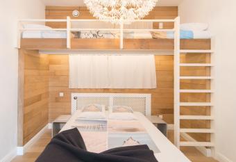 Clos Normand 1 allows 18 year olds to book a room