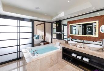 Paradisus La Perla - Adults Only - Riviera Maya - All Inclusive has rooms with a private hot tub