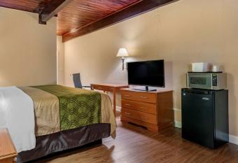 Econo Lodge Tallahassee has Smoking rooms