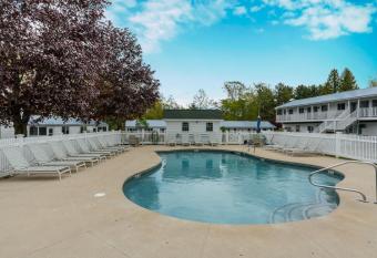 Ne'r Beach Motel allows 18 year olds to book a room
