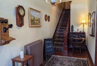 Lizard Creek Inn has Balcony rooms