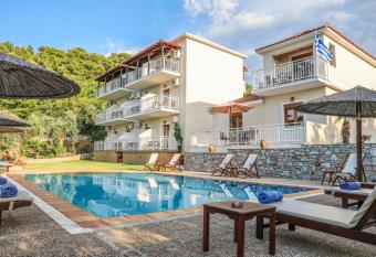 Takis Studios has Balcony rooms