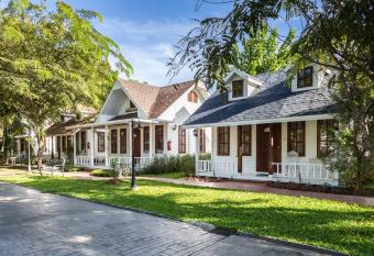 Sakarin Valley Resort has Balcony rooms