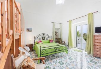 Green Island Apartment has Balcony rooms