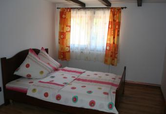 Dobarlica has Balcony rooms