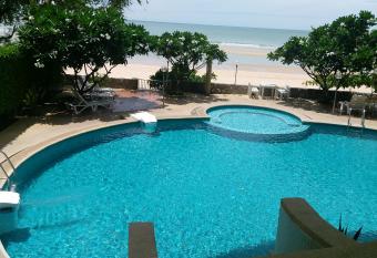 Beach Condo has Balcony rooms