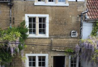 Bath Road Holiday has Balcony rooms