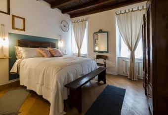 Casa Moroni 76 allows 18 year olds to book a room