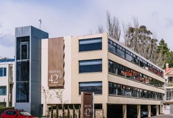 Motel 429 allows 18 year olds to book a room