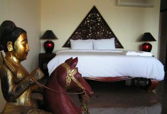 Prince Edouard Apartments & Resort SHA extra plus has rooms with a private hot tub