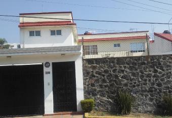 Casa confortable y segura independiente, y habitacion ejecutiva privada para trabajo o descanso has Balcony rooms