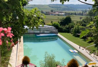 Outstandingfree has Balcony rooms