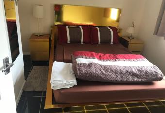 Waltham Abbey Private Property allows 18 year olds to book a room