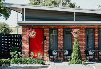 Daylesford Art Motel Superior Suites allows 18 year olds to book a room
