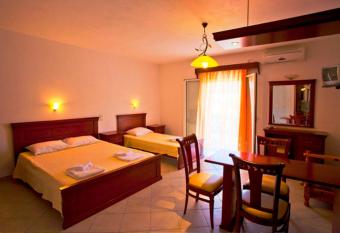 Sideris Lambros Rooms has Balcony rooms