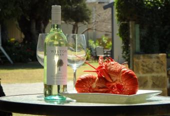 Lazy Lobster Holiday Units & Chalets allows 18 year olds to book a room