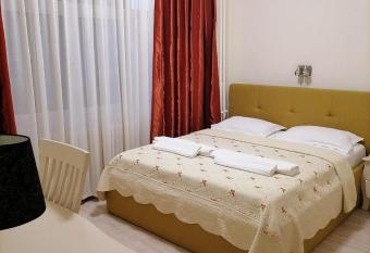 Hotel Florentina allows 18 year olds to book a room