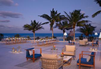 Dreams Aventuras Riviera Maya - All Inclusive has rooms with a private hot tub