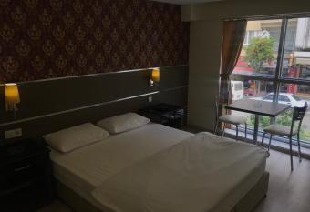 Ayd  n Kent Suit has Smoking rooms