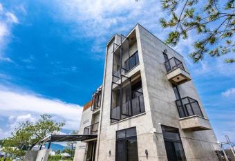             Takumi Inn             allows 18 year olds to book a room