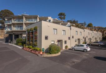 Bay View Villas has Balcony rooms