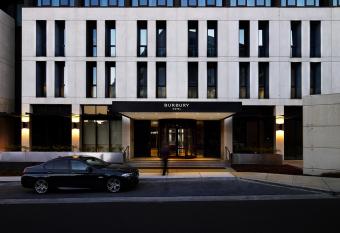 Burbury Hotel has Balcony rooms