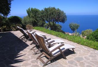 Baglio La Luna - B&B allows 18 year olds to book a room