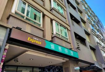 CHECK inn Express Taichung Fengchia allows 18 year olds to book a room