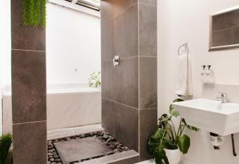 Menlyn Apartments has Balcony rooms