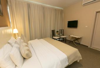 The Conroy Boutique Hotel has rooms with a private hot tub