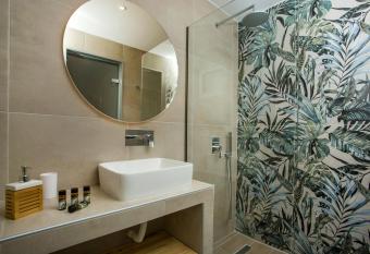 CasaStavris - Aparts & Pool Suites has Balcony rooms