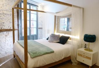 Pensi  n Lo Bilbao has Balcony rooms