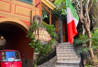 Albergo Degli Amici allows 18 year olds to book a room